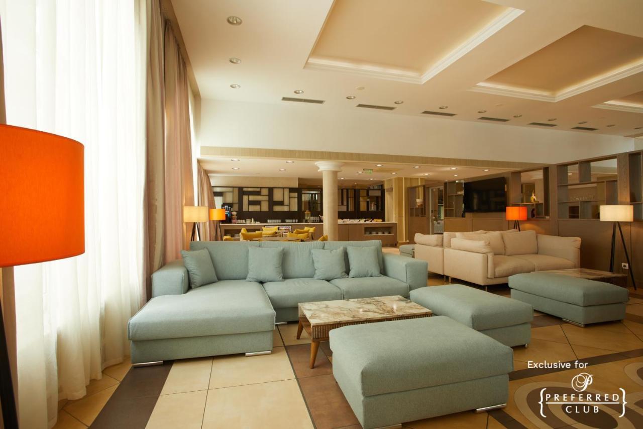 Dreams Sunny Beach Resort And Spa Exterior foto Club Lounge at the airport