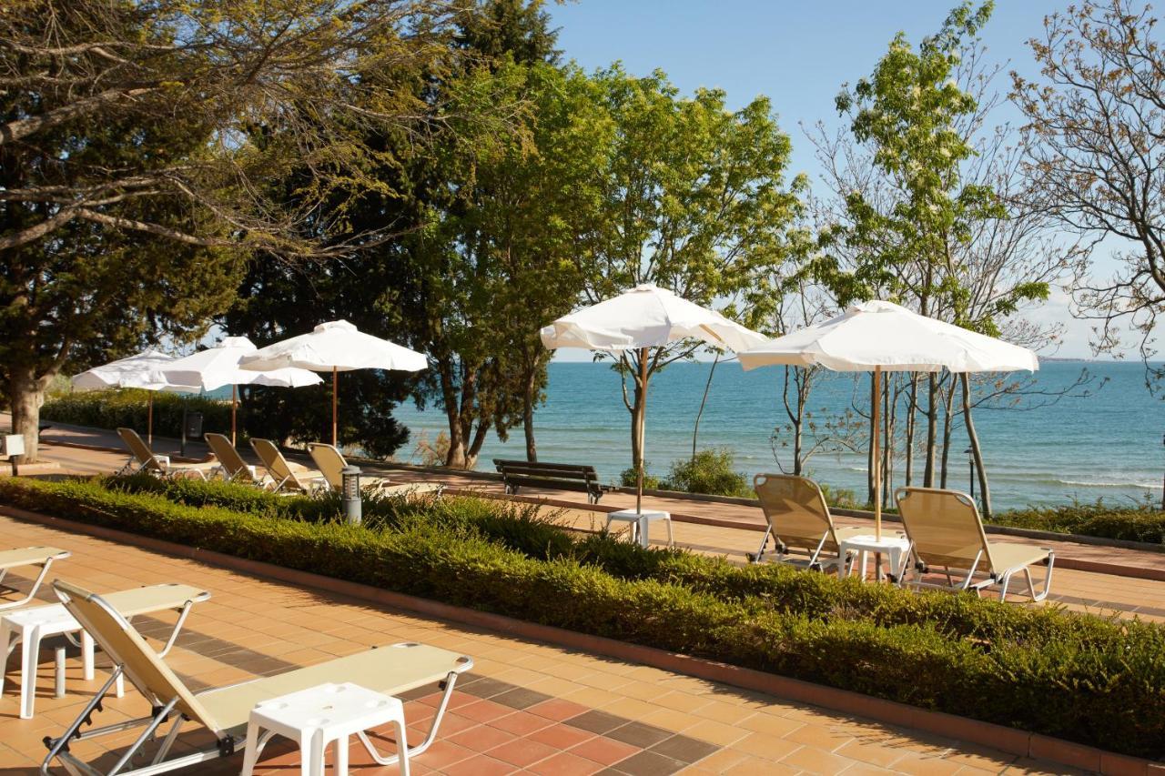 Dreams Sunny Beach Resort And Spa Exterior foto The promenade of Nea Vrasna