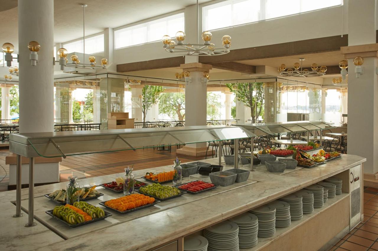 Dreams Sunny Beach Resort And Spa Exterior foto A buffet at a hotel