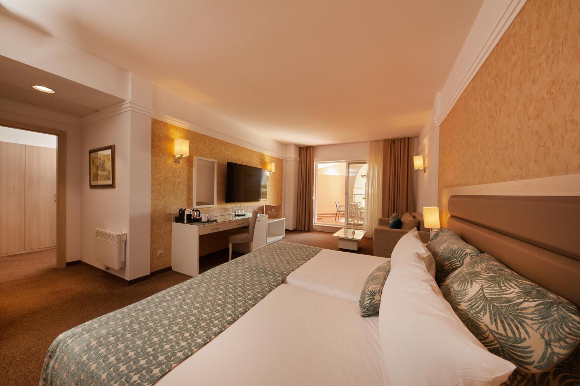 Dreams Sunny Beach Resort And Spa Cameră foto A room at the hotel