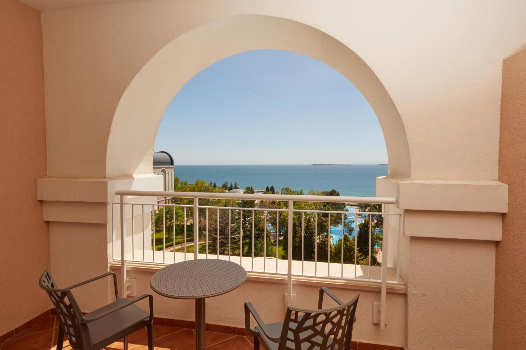 Dreams Sunny Beach Resort And Spa Cameră foto A balcony at the hotel