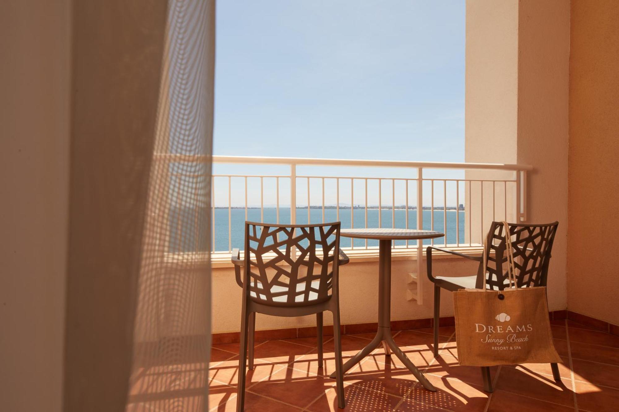 Dreams Sunny Beach Resort And Spa Cameră foto Balcony of a guest room