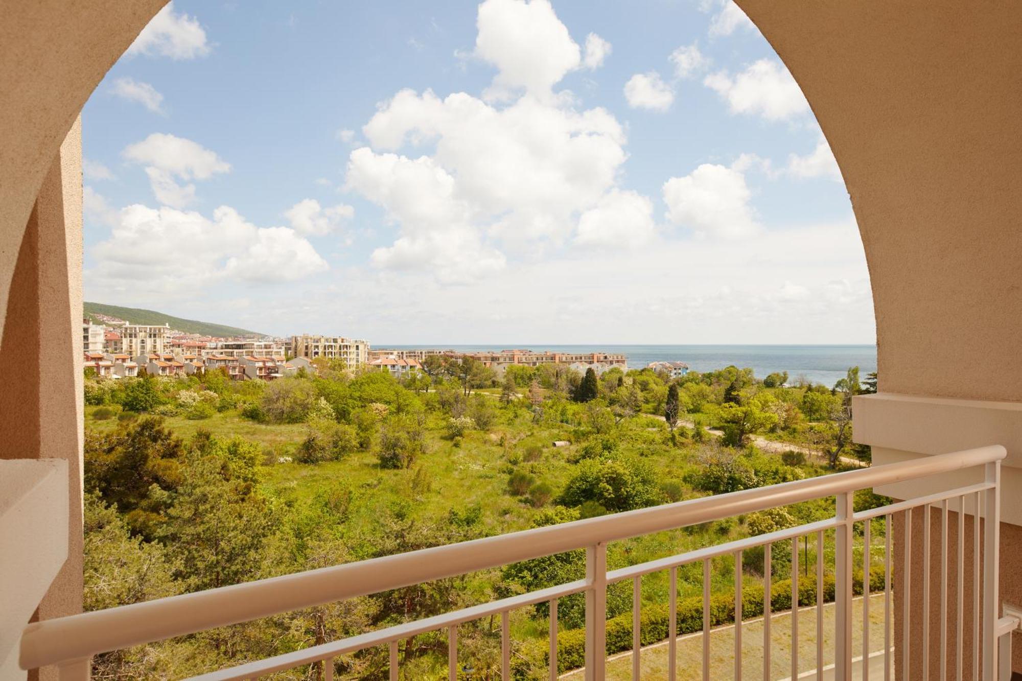 Dreams Sunny Beach Resort And Spa Cameră foto View from a balcony