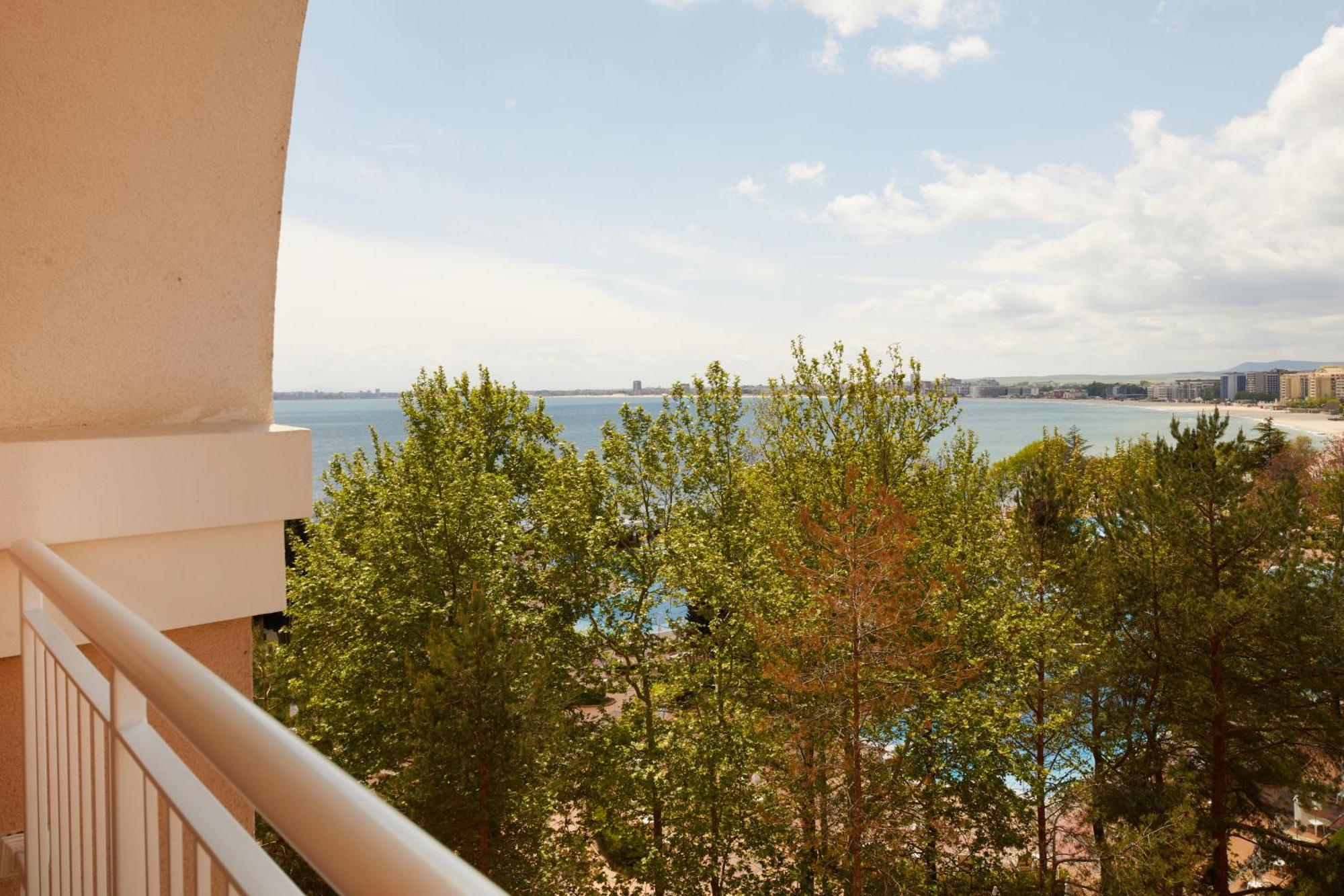 Dreams Sunny Beach Resort And Spa Cameră foto View of the bay from a hotel