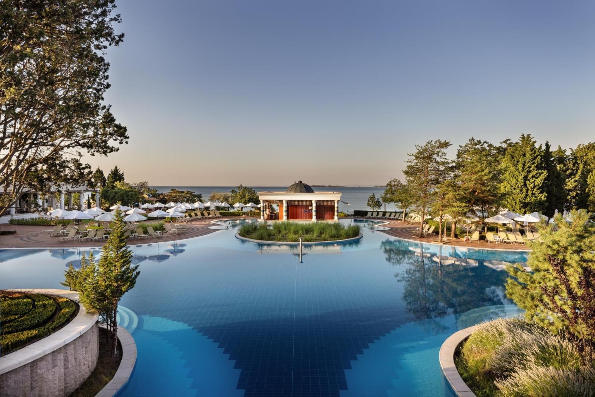 Dreams Sunny Beach Resort And Spa Exterior foto The resort's main pool
