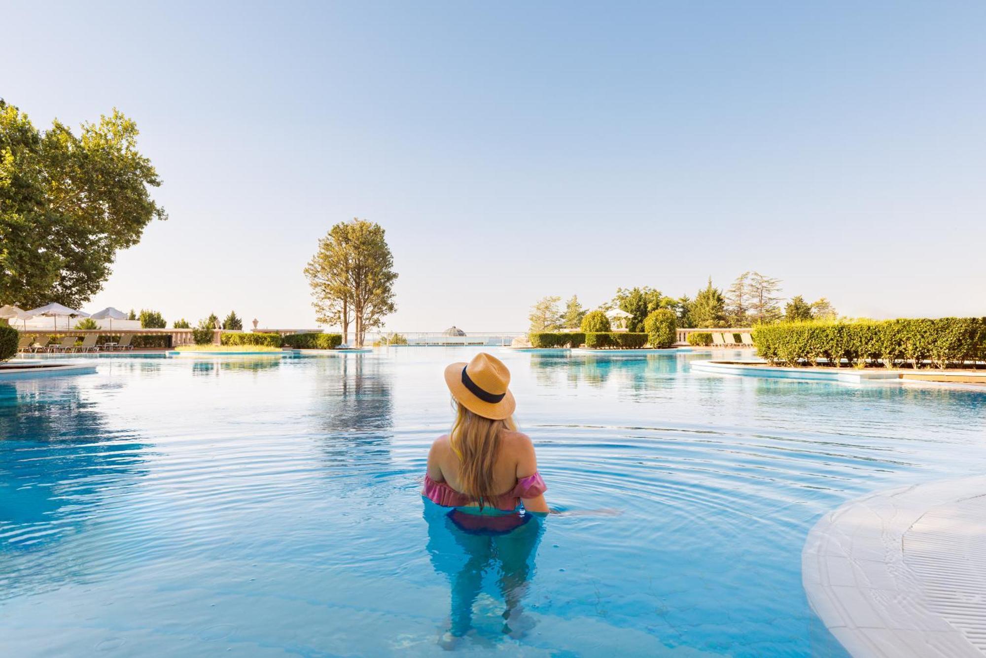 Dreams Sunny Beach Resort And Spa Exterior foto Infinity pool at the resort